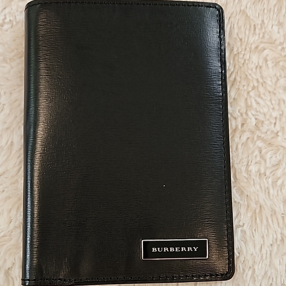 SOLD* EUC 💎 Burberry Black Wallet Leather Bi-Fold